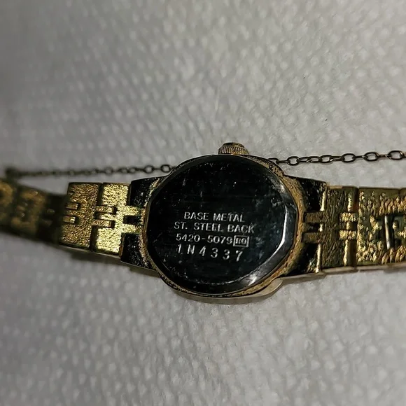 Vintage‎ Seiko Gold-Tone Petite Square Ladies Watch Working  display picture 1